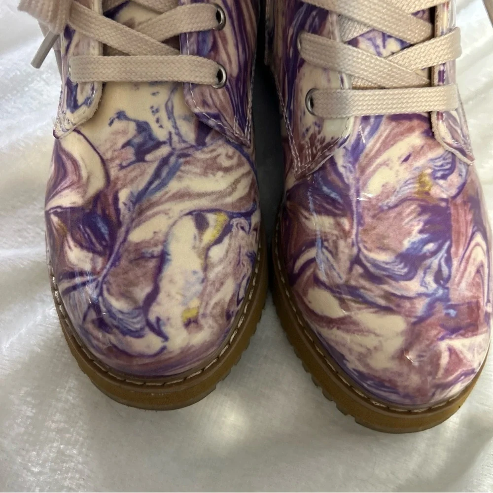 Steve Madden size 5 Stylish‎ Purple and Cream kids Boots